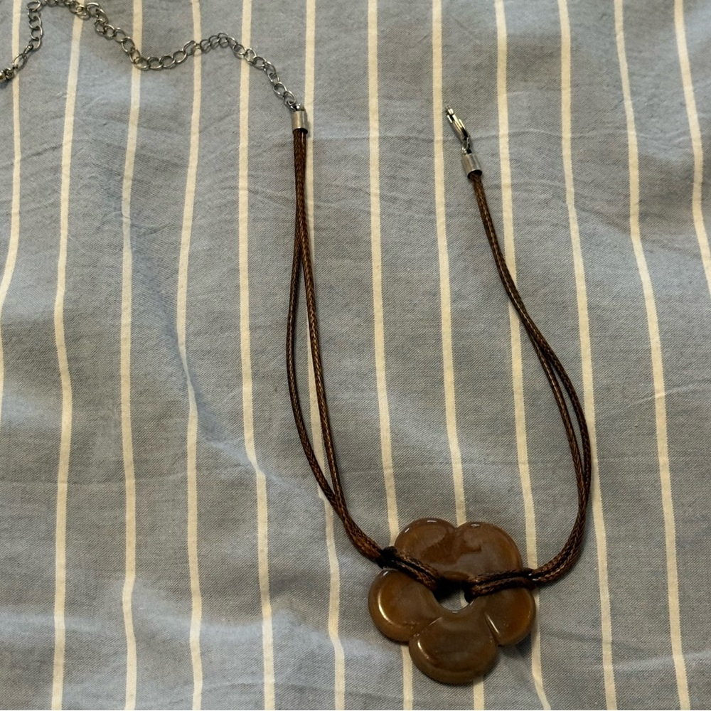 Brown flower choker necklace